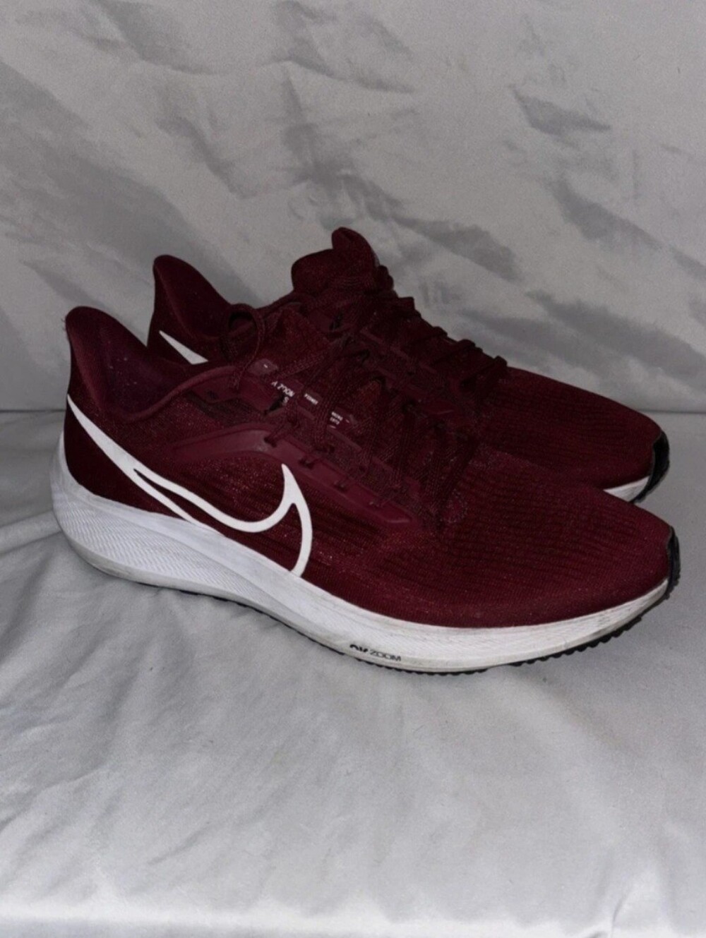 Nike Mens Air Zoom Size 12 In Maroon and White